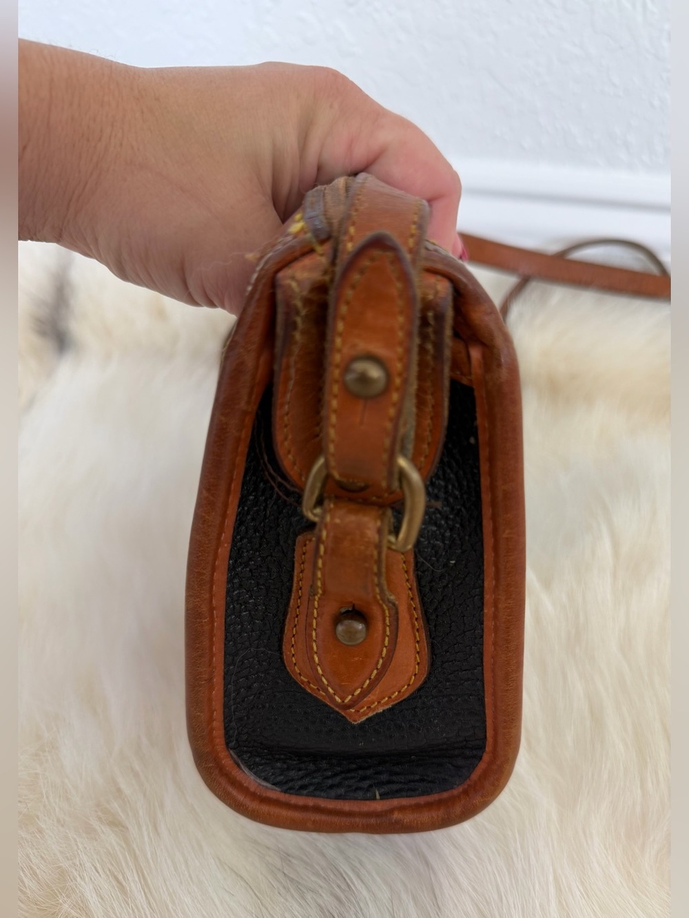 Authentic Vintage Dooney & Bourke All-Weather Leather (AWL) Crossbody Bag - Picture 8 of 16